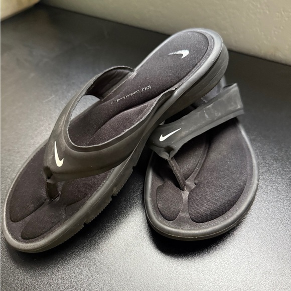 Nike Black Flip Flop Sandals with Cushioned Footbed Women’s Sz 7 - Picture 2 of 9
